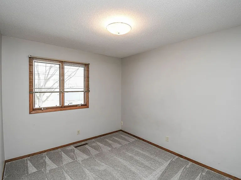 2213 S Wellington Ave — Photo 21