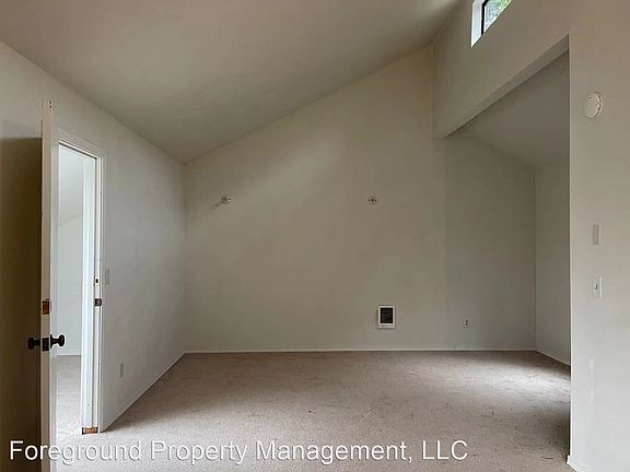 4th image of 543 Overlake Dr E