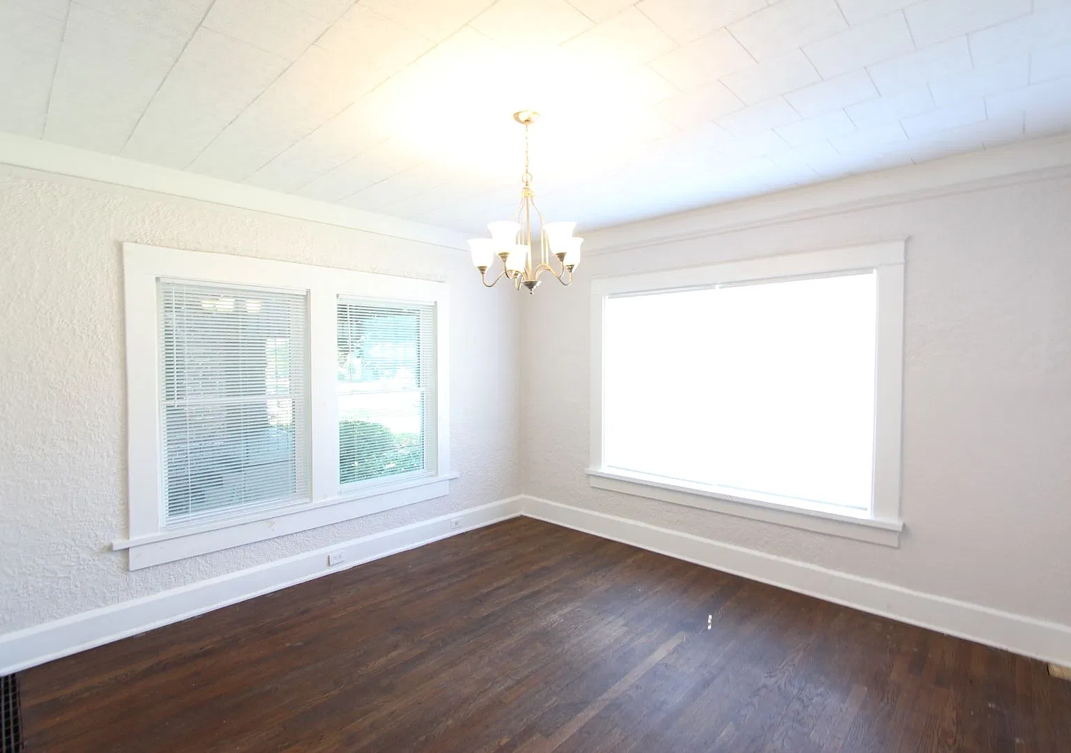 New On The Market! - 4BR 2BA - Better Hurry To See This One!! — Photo 4