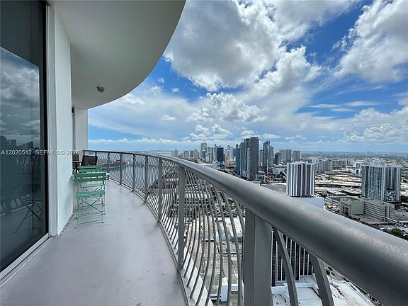 3rd image of 1750 N Bayshore Dr APT 5614