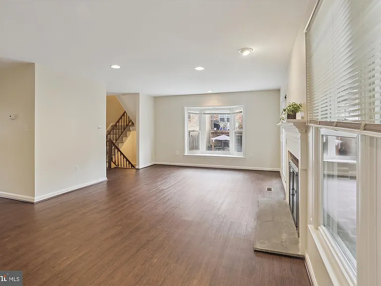 7561 Heatherton Ln — Photo 10