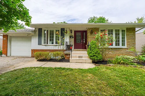 61 Ambleside Dr Photo 1