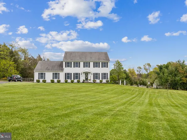 2112 Fox Hollow Ln, East Greenville, PA 18041