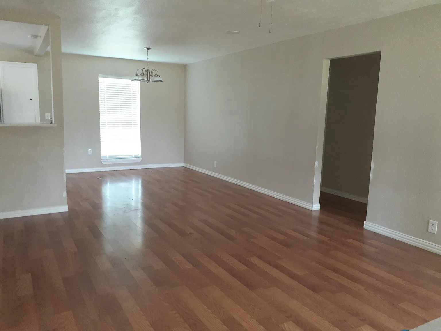 2 bed, 1.0 bath, 1002 sqft, $1,525 — Photo 2