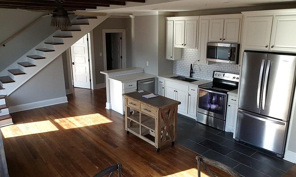1st image of 405 24th St APT 302
