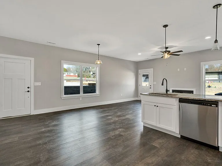 164 McNabb Dr NW — Photo 8