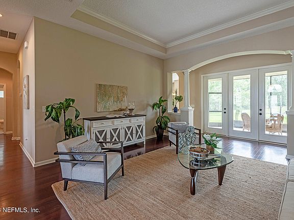 4th image of 109 LITTLE POND Way
