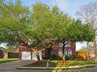 317 Rosemary Ln, Lake Jackson, TX 77566