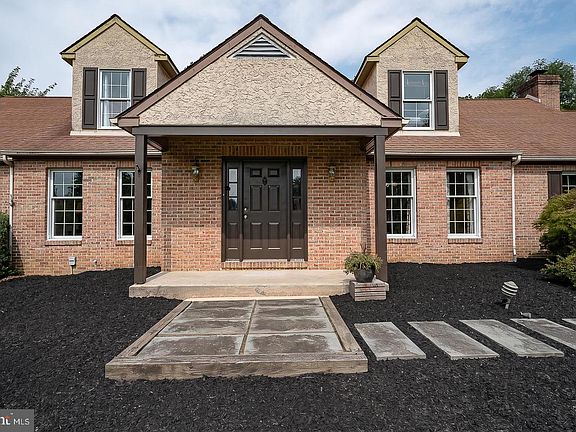 2nd image of 842 Penns Way
