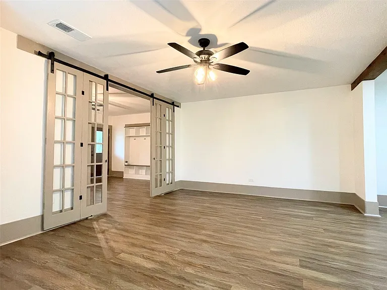 210 W Crescent Dr — Photo 7