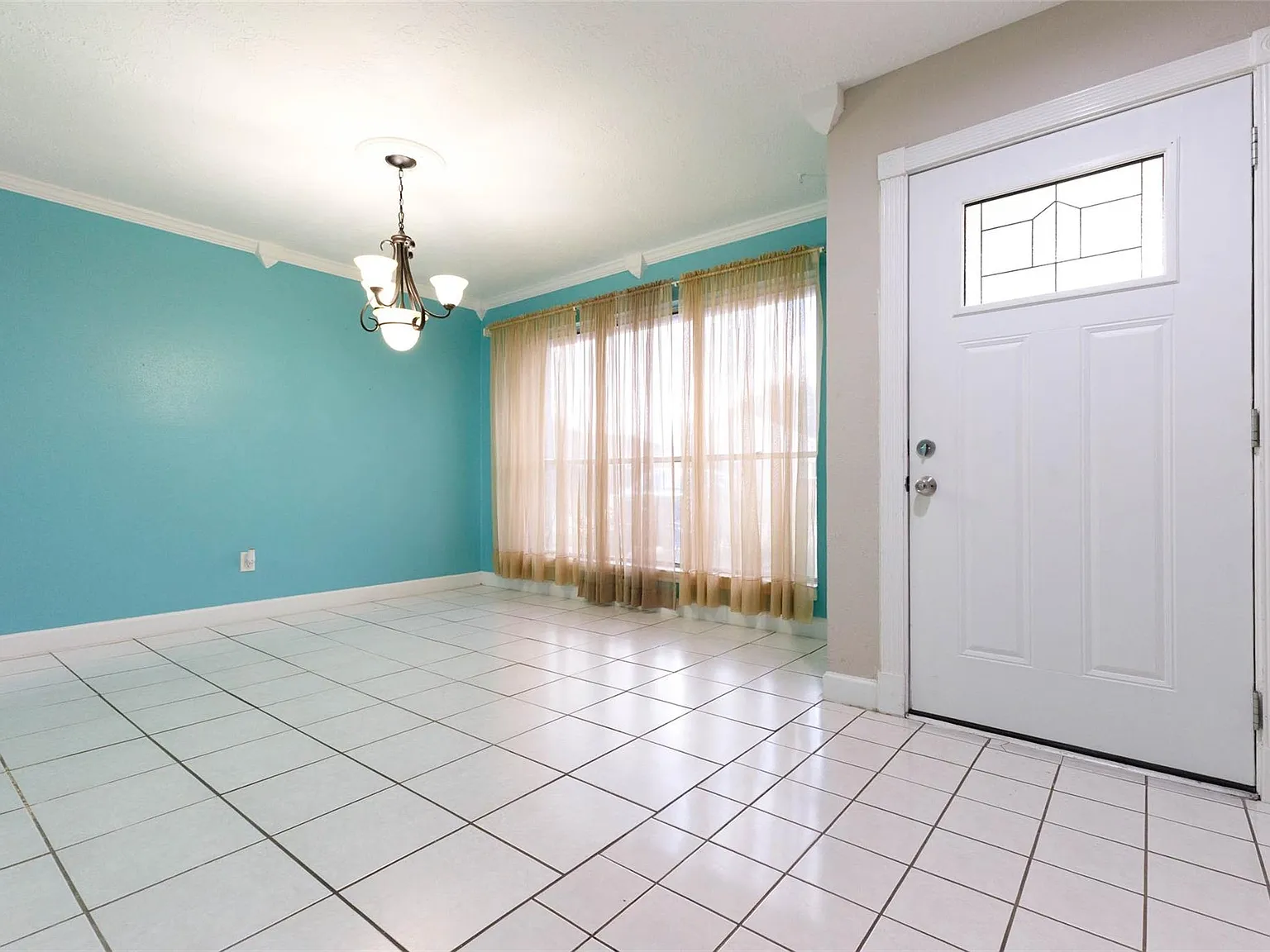 3 bed, 2.0 bath, 1775 sqft, $2,000 — Photo 4