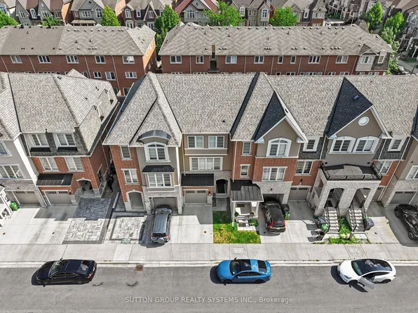 11 Fusilier Dr, Toronto, ON M1L 0C2