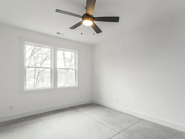 217 Vreeland St — Photo 6