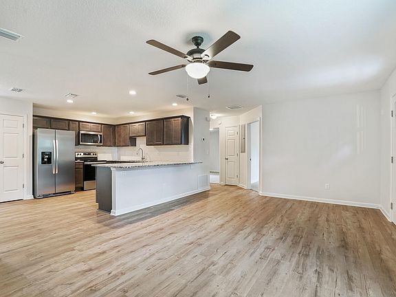 4th image of 942 Harrison Ave