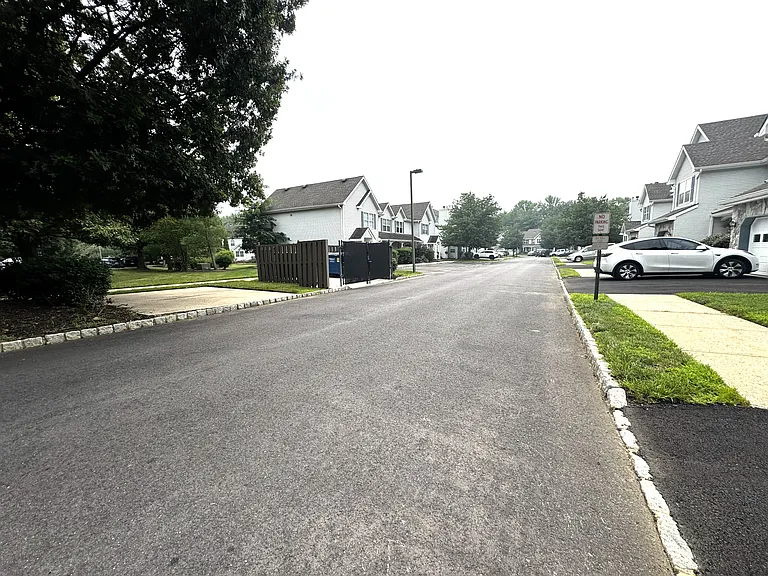 22 Heather Ct — Photo 3