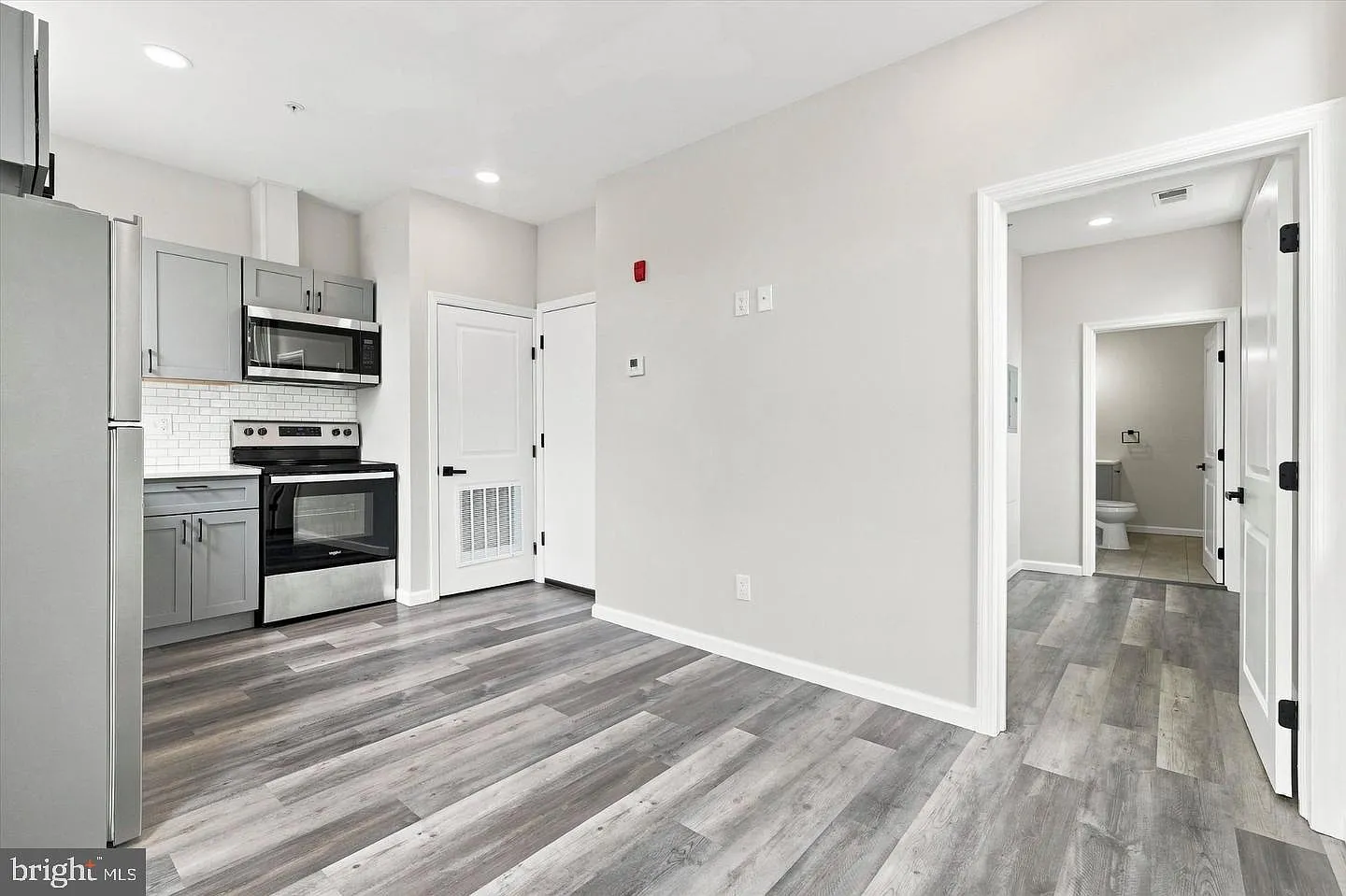 1 bed, 1.0 bath, 3324 sqft, $1,100 — Photo 3