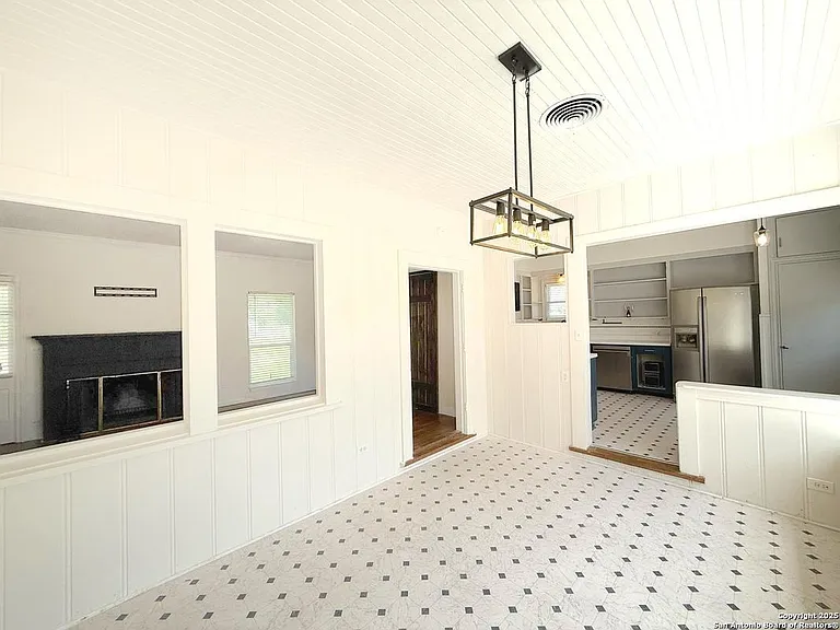 1214 Sutton Dr — Photo 6