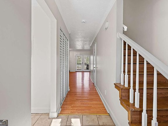 3rd image of 1222 Ridgecrest Ln SE