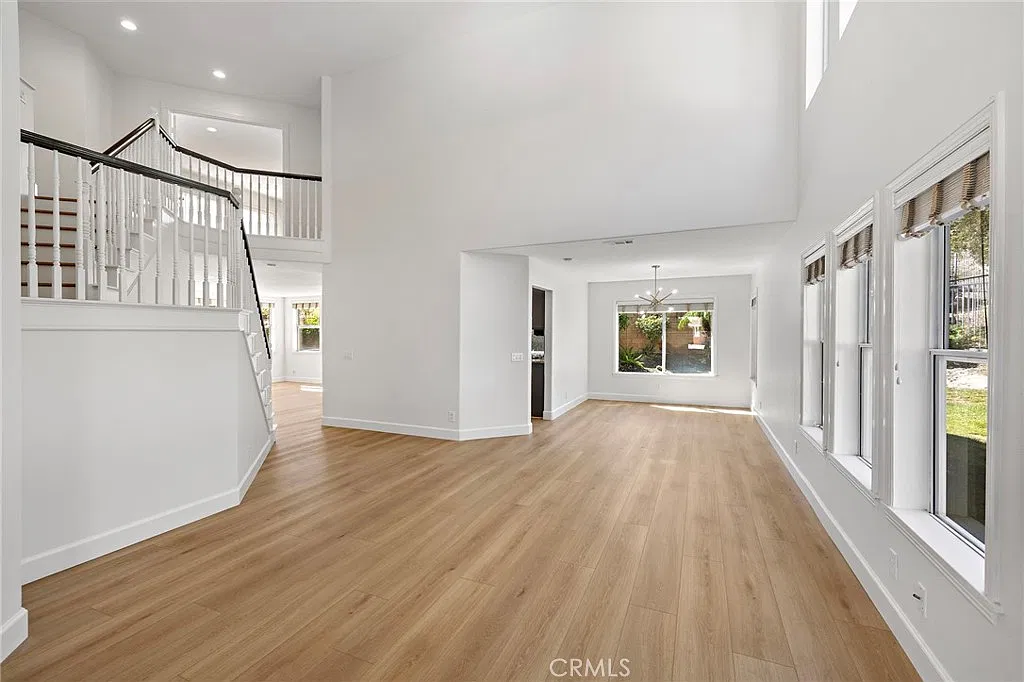 4 bed, 2.5 bath, 2600 sqft, $6,400 — Photo 4