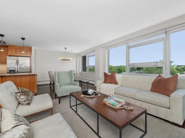10 Hammond Pond Pkwy APT 607, Newton, MA 02467
