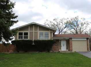 8221 Leawood Ln, Woodridge, IL 60517