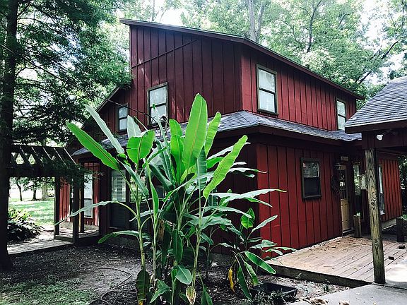 3rd image of 800 Pecan Dr