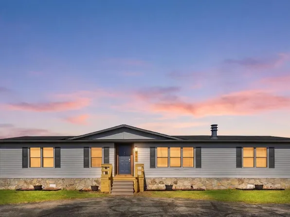 960 Pecan St, Azle, TX 76020