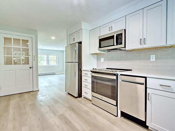 5th image of 407 Washington St #2