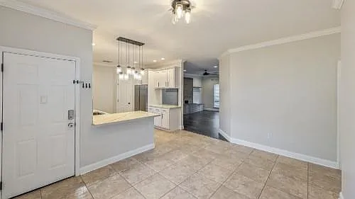 2735 Village Ct — Photo 8