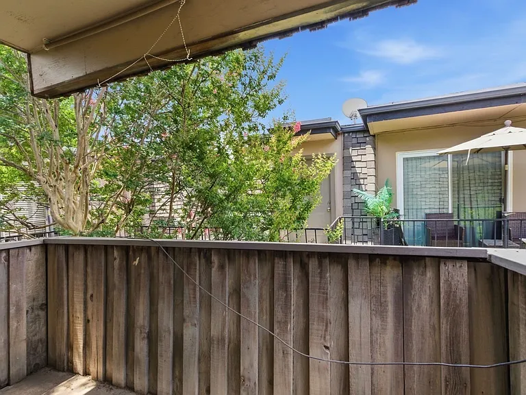 4112 Bowser Ave #205 — Photo 30