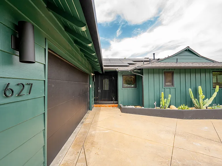 3627 Willowcrest Ave — Photo 8