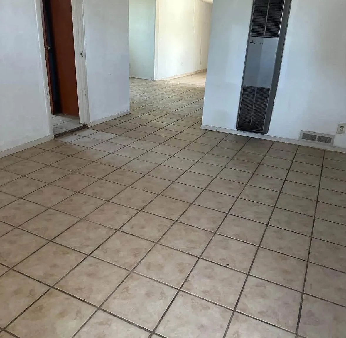 4 bed, 1370 sqft, $1,500 — Photo 2