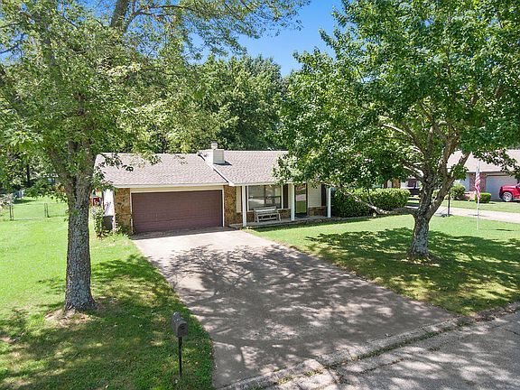 2nd image of 1406 Orchard Dr