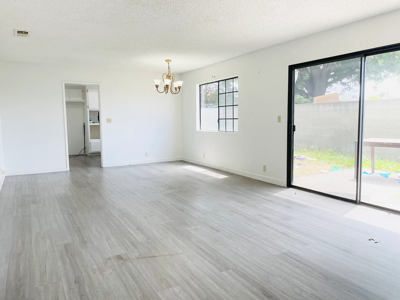 4 bed, 2.5 bath, 1800 sqft, $4,400 — Photo 3