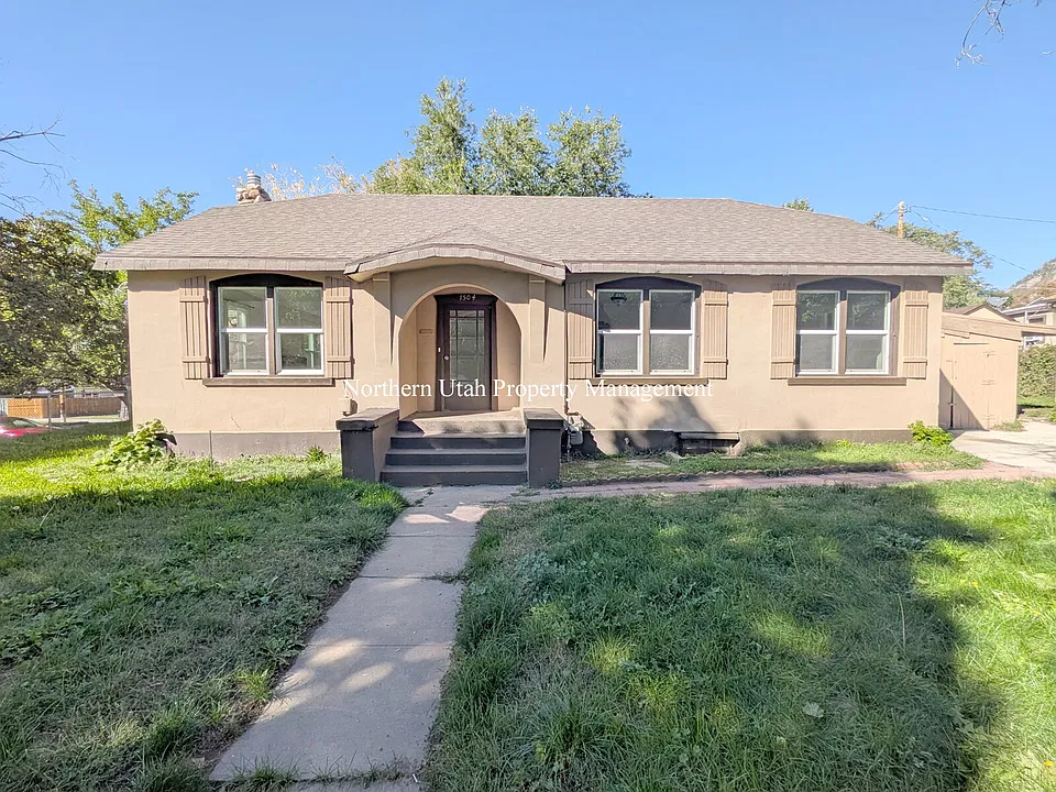 1504 Lake St