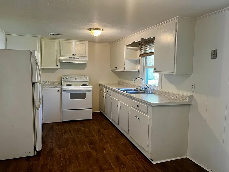 109 Burlington Dr — Photo 3