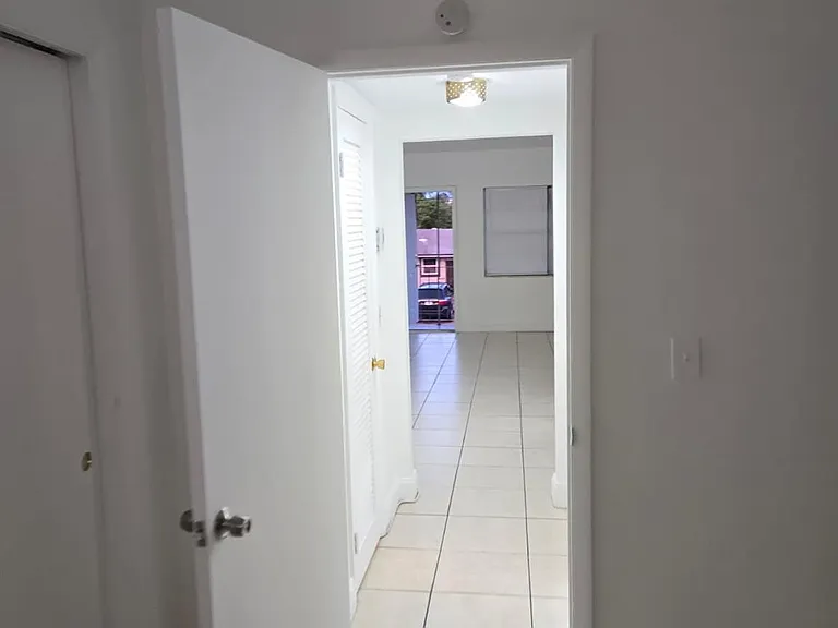230 SW 11th Ave #17 — Photo 11