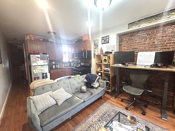 4th image of 325 Stanhope St #3B