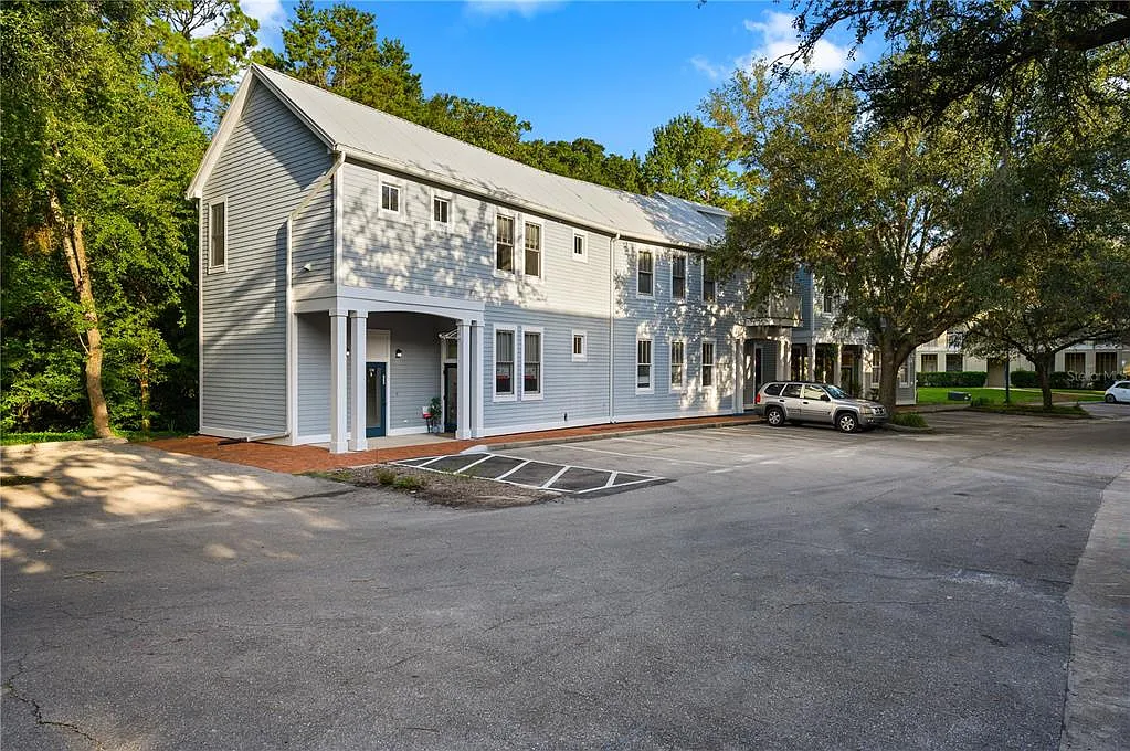 1 bed, 1.0 bath, 1050 sqft, $1,650 — Photo 2