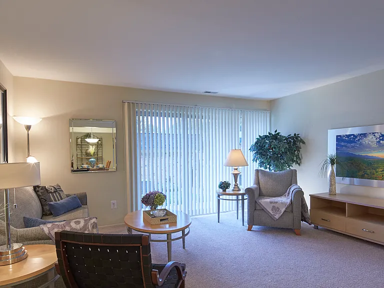 Kensington Manor Apartments — Photo 10