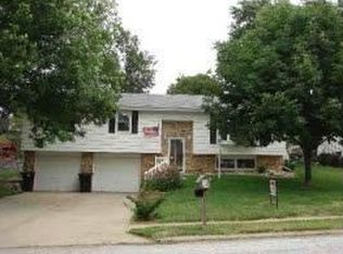 3814 Barretts Dr, Bellevue, NE 68147