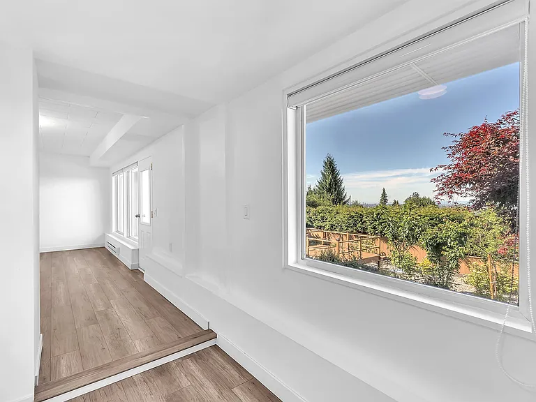 637 Alpine Ct #GROUND LEVEL — Photo 3
