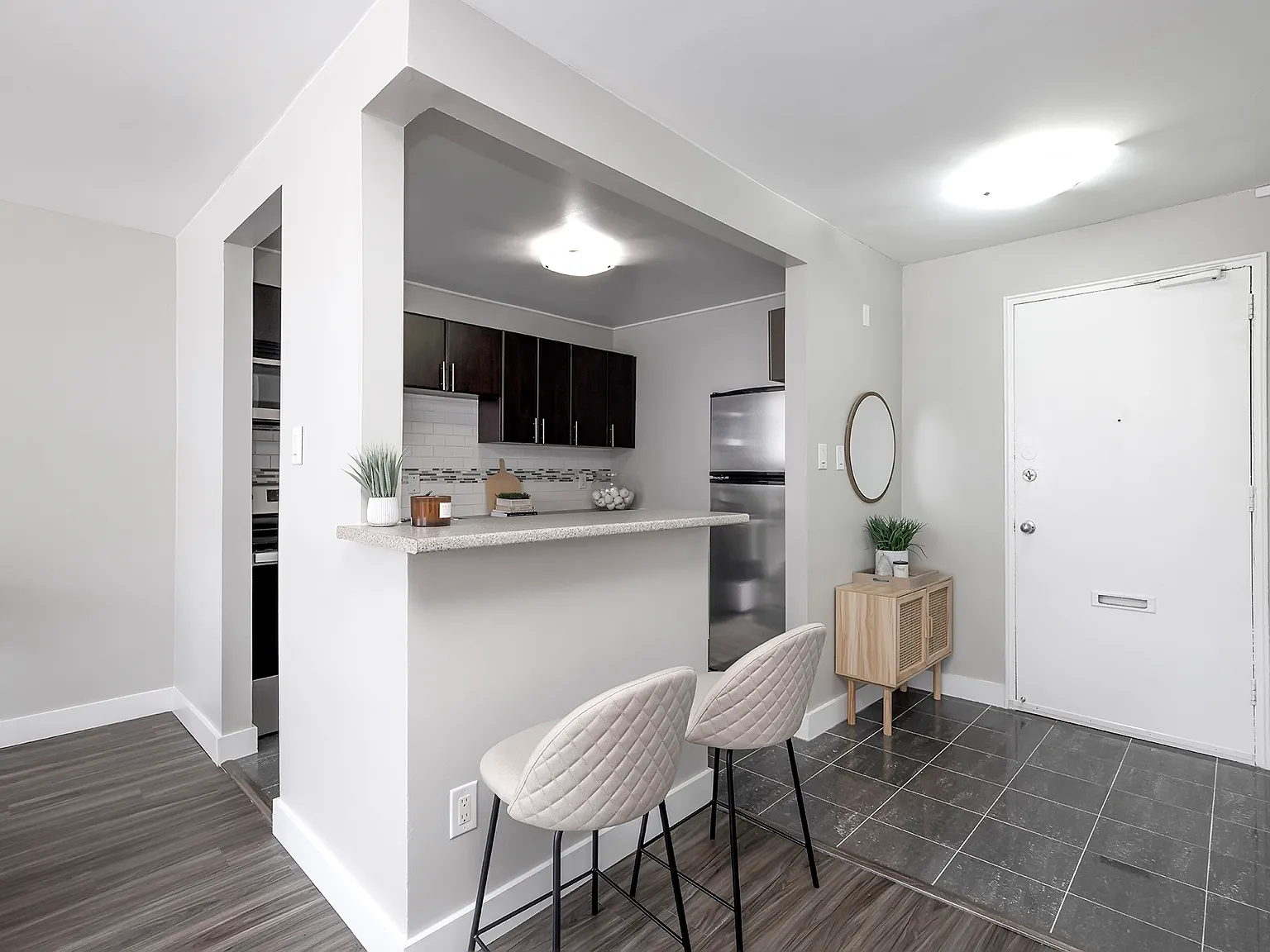 Avenue Apartments — Photo 4