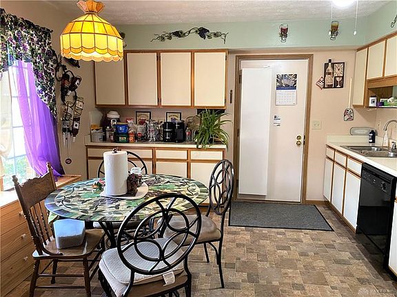 5th image of 5910 Beech Ct