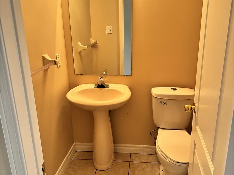 474 Denyes Way #UPPER — Photo 19