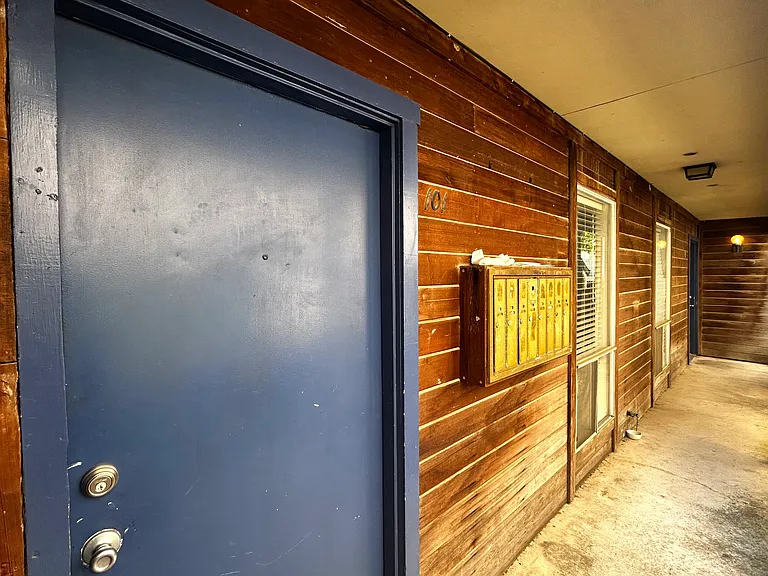 1011 W 23rd St #101 — Photo 4