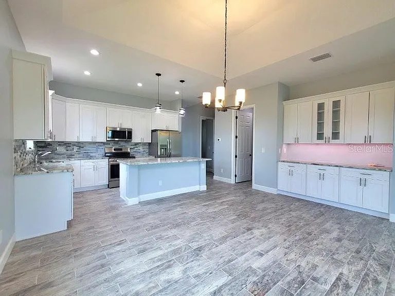 1038 San Cristobal Ave — Photo 5