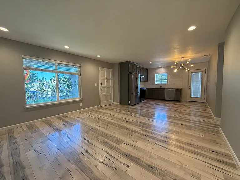 1268 Flickinger Ave — Photo 4