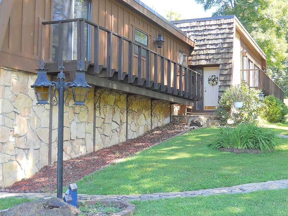 1st image of 141 Oak Dr