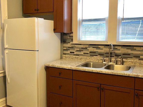 5th image of 10825 S Green Bay Ave